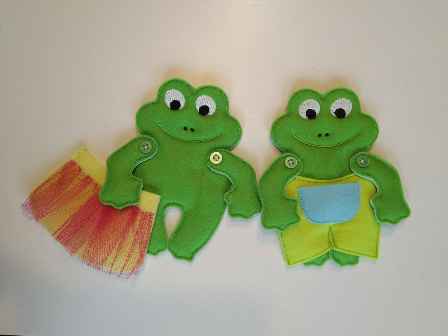 Paper Doll Frog and Clothing ITH – Sizes 7" 5" Digital Embroidery File | Artapli