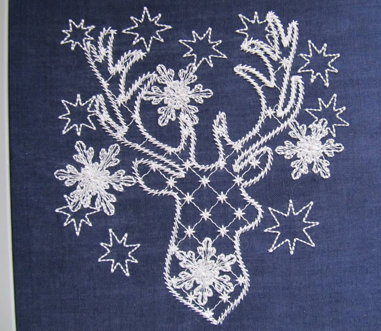 Frozen snowflake Deer Glow in the dark special thread machine embroidery designs deer silhouette outline buck head antlers