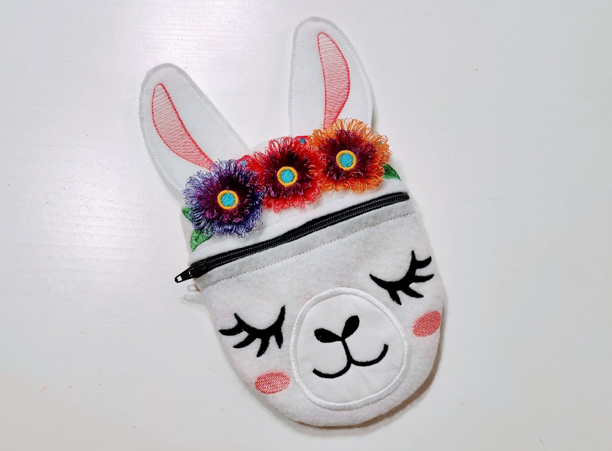 Llama Zipper Purse ITH – Alpaca machine embroidery design by Artapli