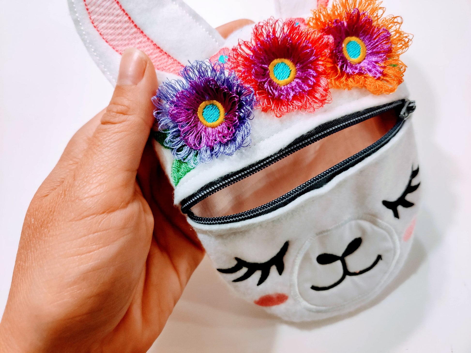 Llama Zipper Purse ITH – Animal embroidery design by Artapli