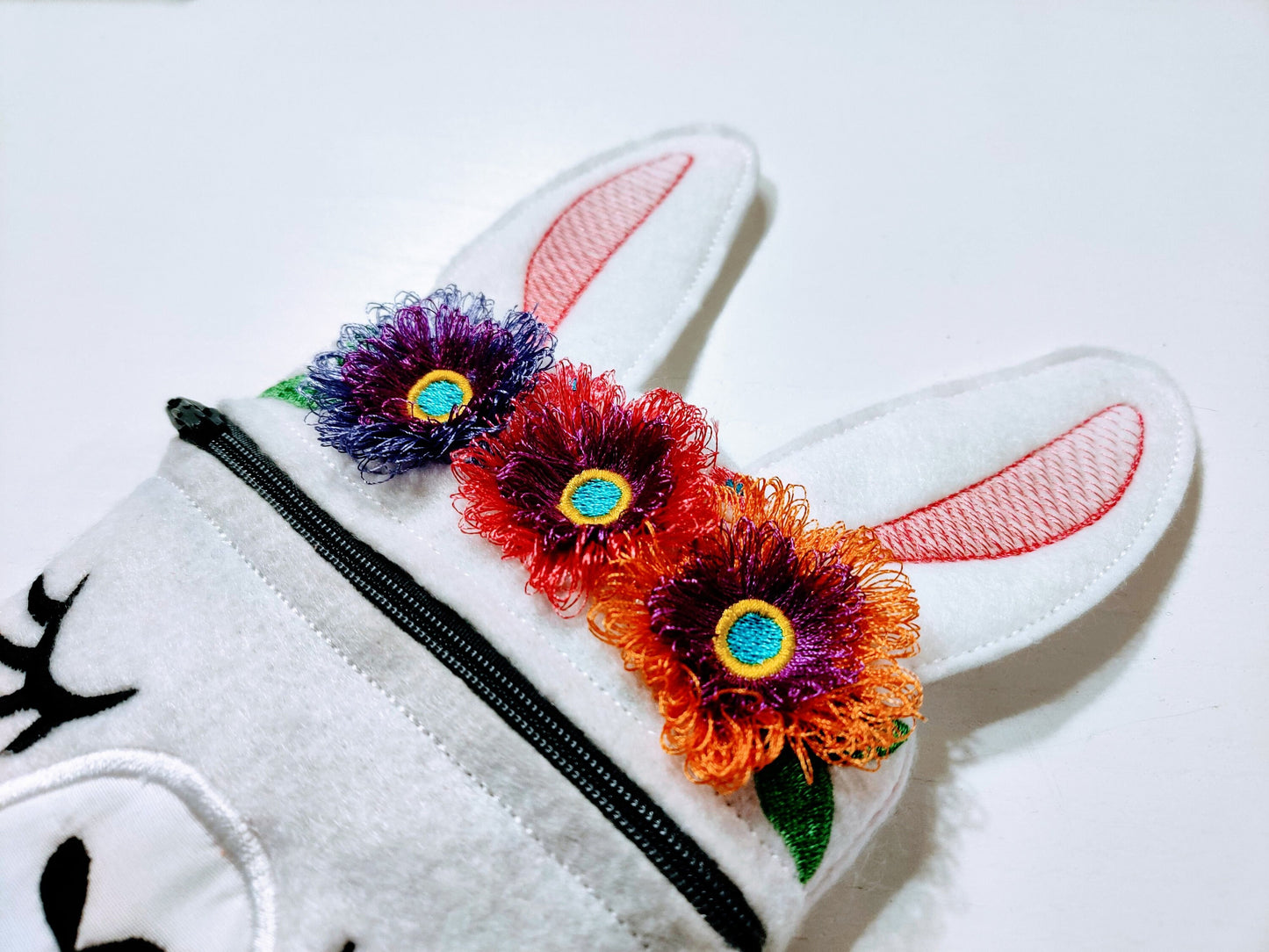 Llama Zipper Purse ITH – Fringe embroidery pattern by Artapli