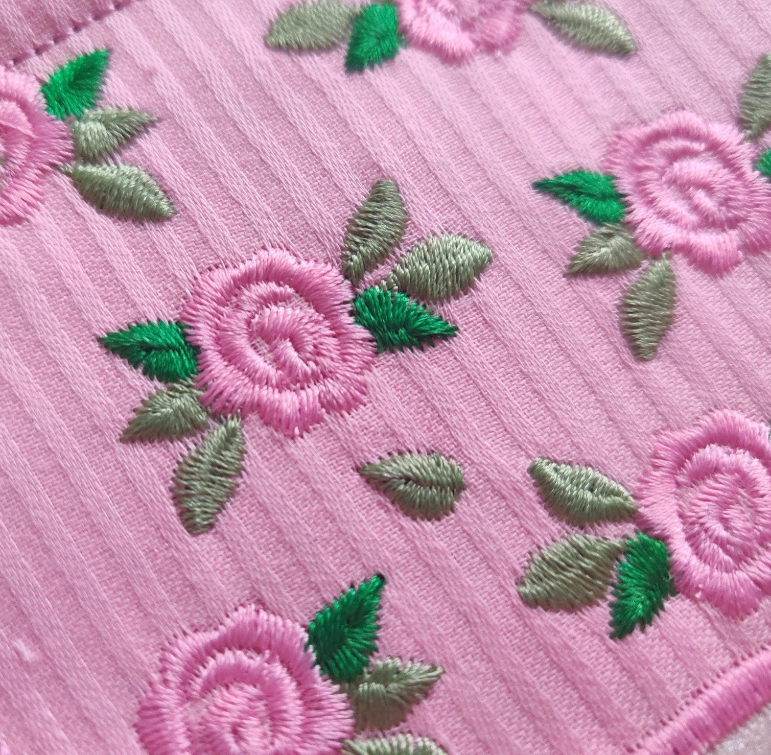 Classic Mini Rose Accent – Border embroidery pattern by Artapli