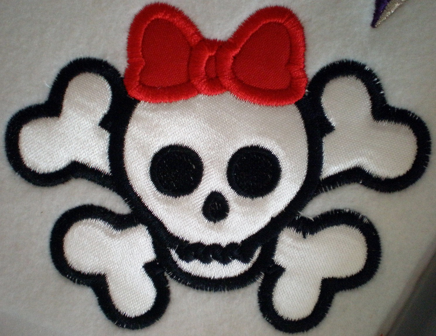 Simple Skull and Crossbones Applique Embroidery 2" 3" 4" 5" 6" 7" | PES DST JEF | Artapli