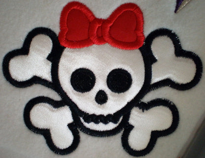 Simple Skull and Crossbones Applique Embroidery 2" 3" 4" 5" 6" 7" | PES DST JEF | Artapli