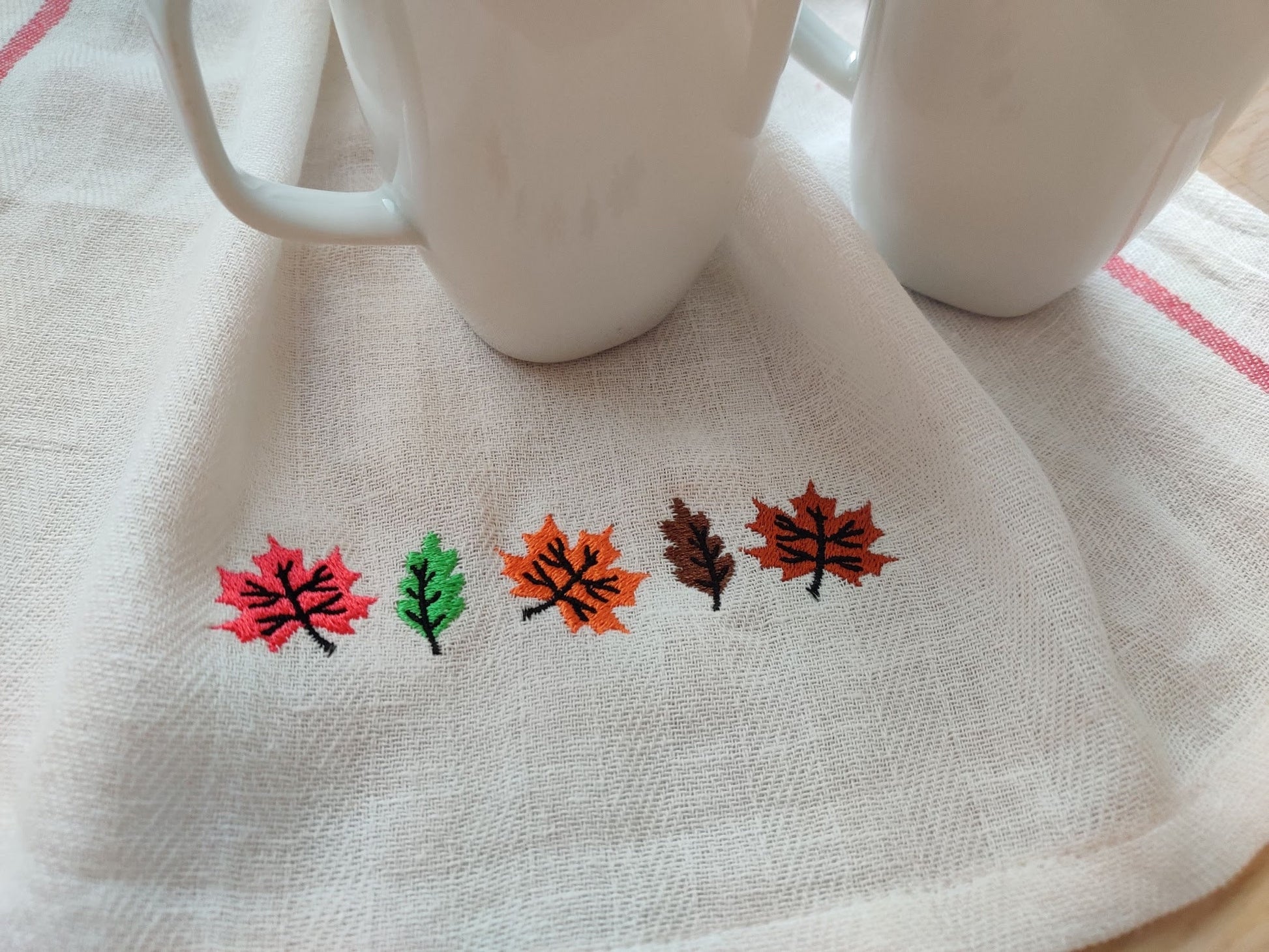 Mini Autumn Fall Leaf leaves in a row decoration Monogram border accent machine embroidery designs multiple sizes 4, 5, 6, 7 in Thanksgiving