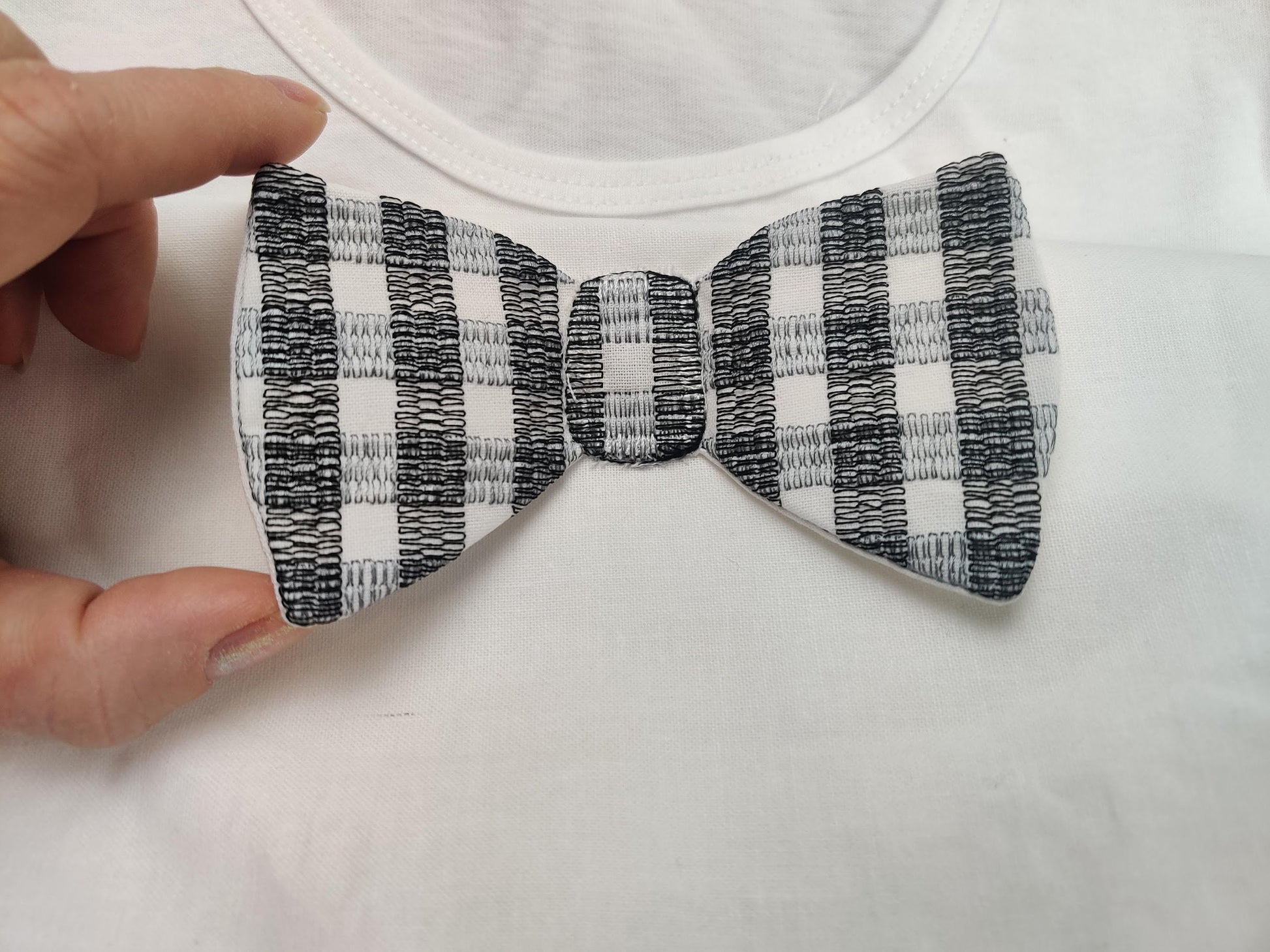 Gingham Plaid Neck Bowtie – 3D machine embroidery design by Artapli