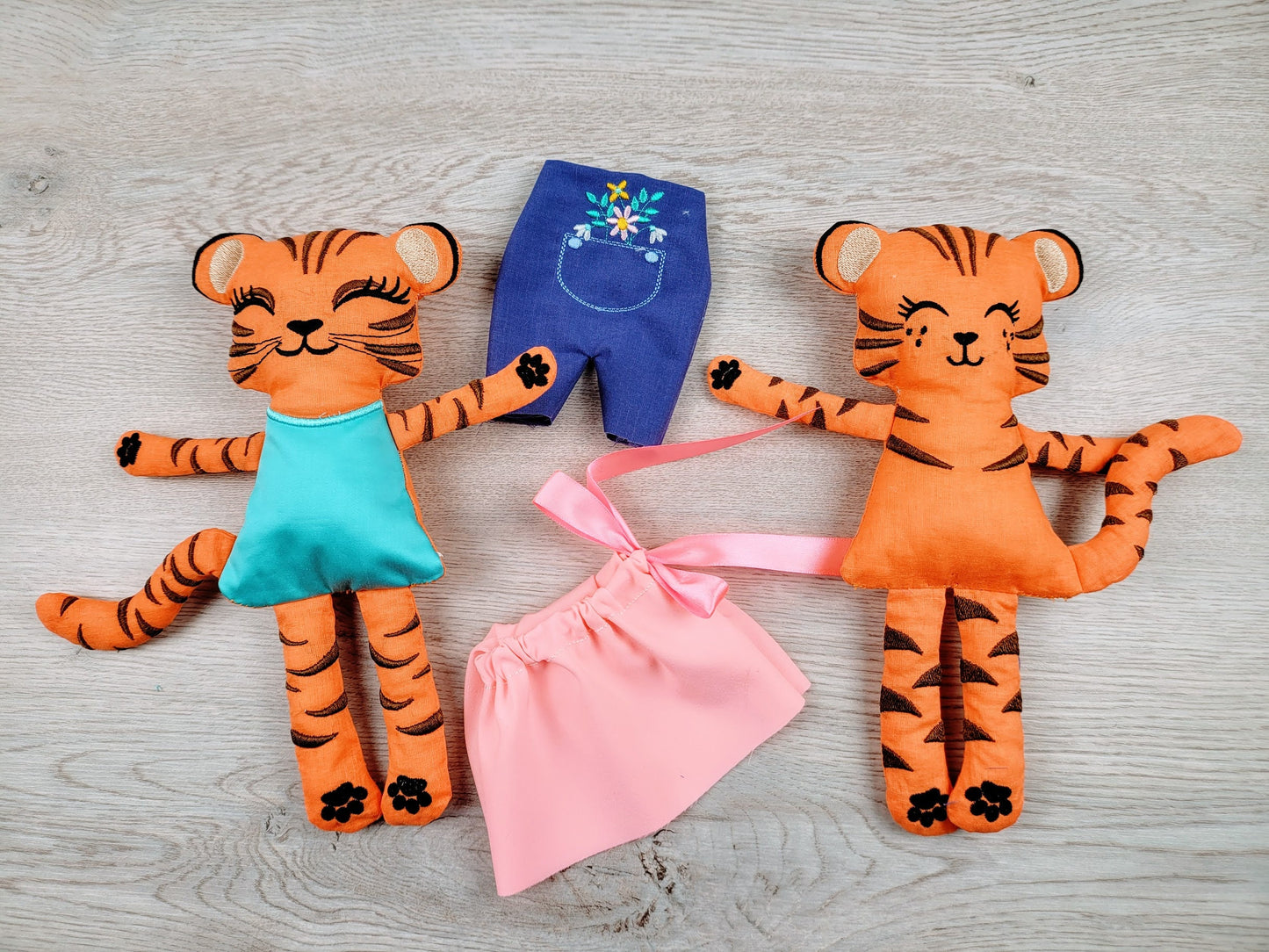 Pretty Tiger 2 types ITH – Game embroidery design by Artapli