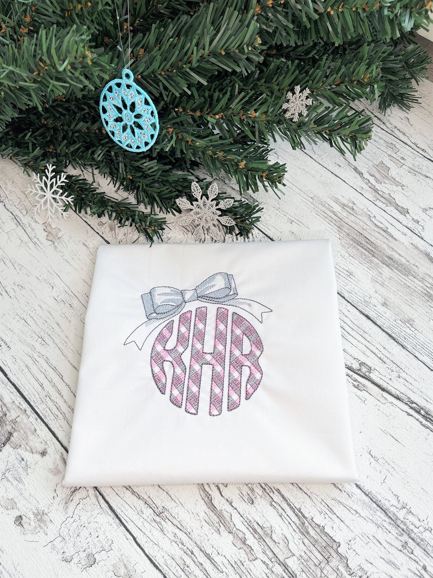 Plaid gingham Circle Monogram – Embroidery Font 2" 2.5" 3" 3.5" 4" 4.5" | BX PES DST JEF | Artapli