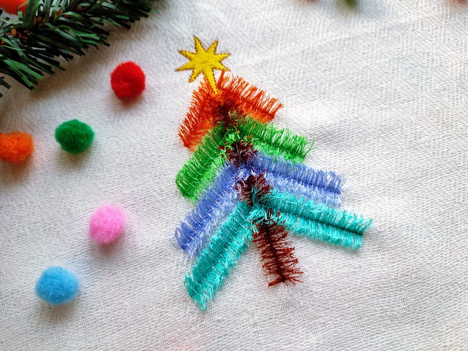 Fringed fluffy Christmas tree ITH in the hoop machine embroidery design