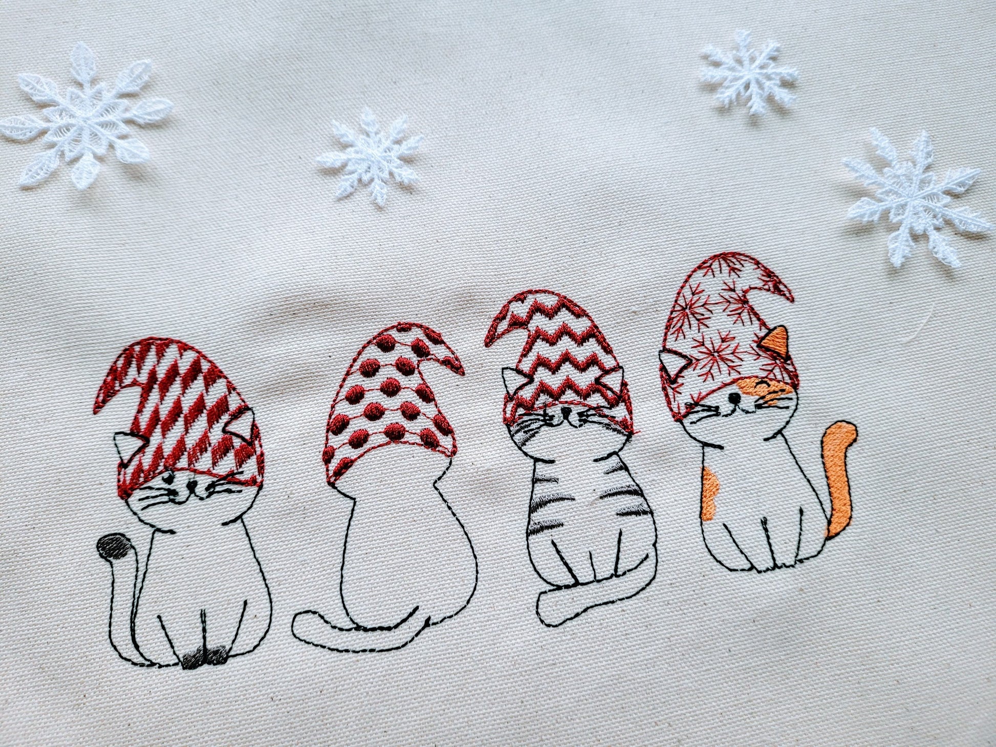 Christmas Gnome Cat 4 in a row - image 1