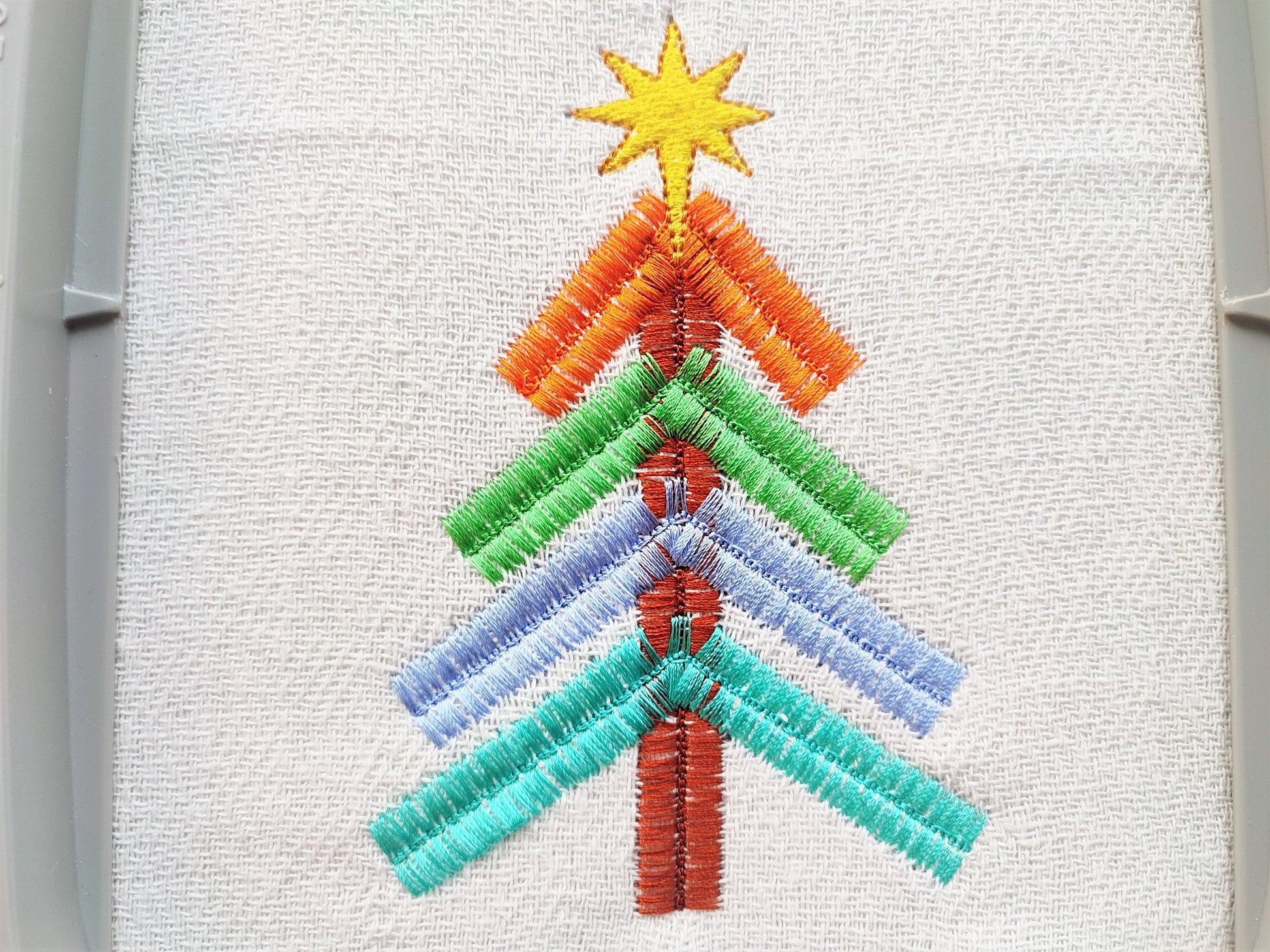 Fringed fluffy Christmas tree ITH in the hoop machine embroidery design