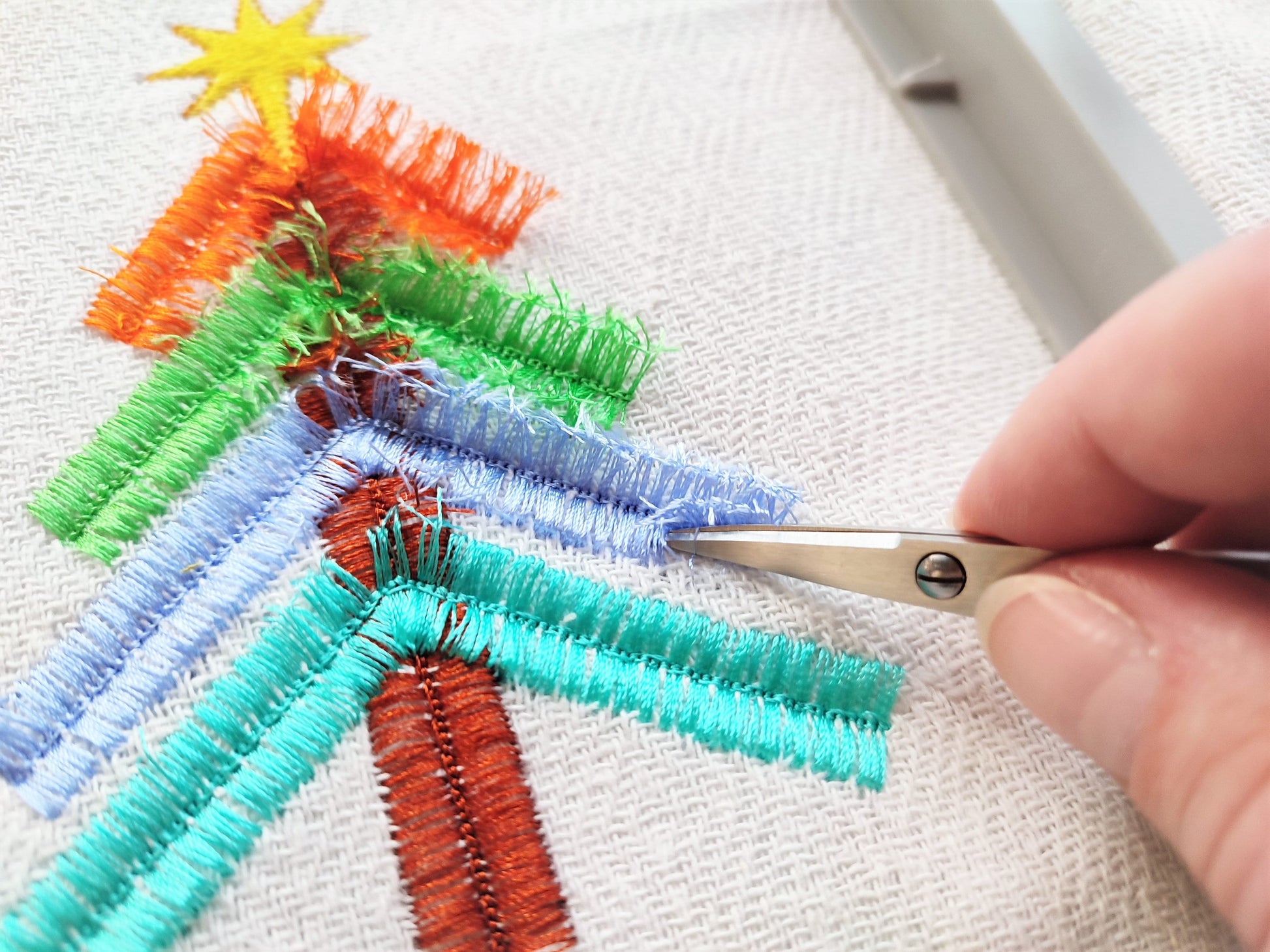 Fringed fluffy Christmas tree ITH in the hoop machine embroidery design