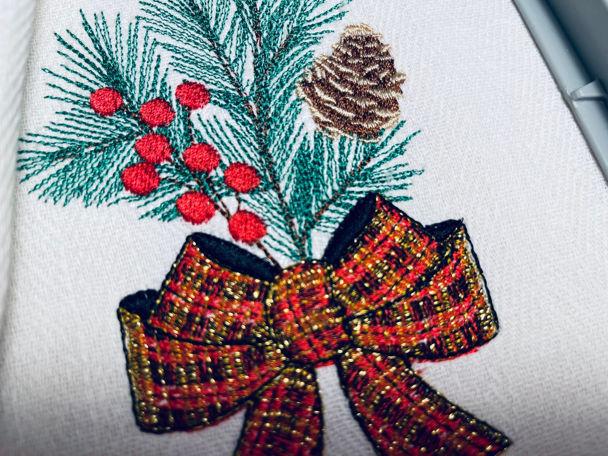 Pine ornament Merry Christmas machine embroidery designs Gingham plaid Bow towel or pillow design