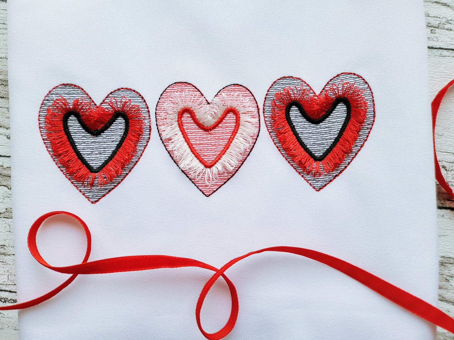 Fringed Valentine Hearts 3 in a row - image 1