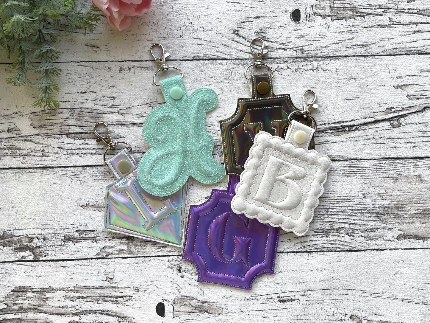 Puffy Foam Monogram Keychain – Foam embroidery pattern by Artapli
