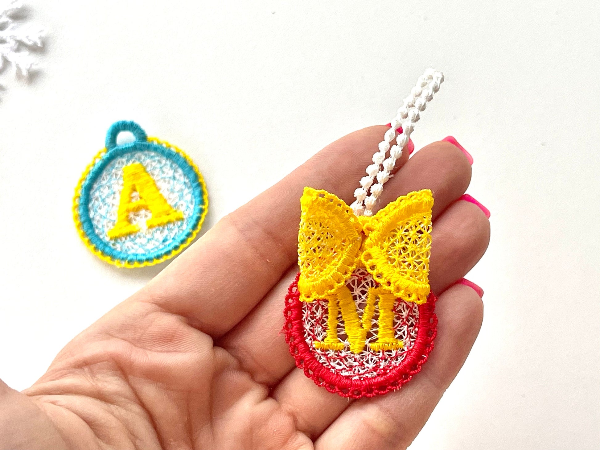 Lace Circle Font Monogram Delicate FSL Freestanding Lace Hanging Monogram Personalized Gift Tag Initial Letters Machine Embroidery Designs