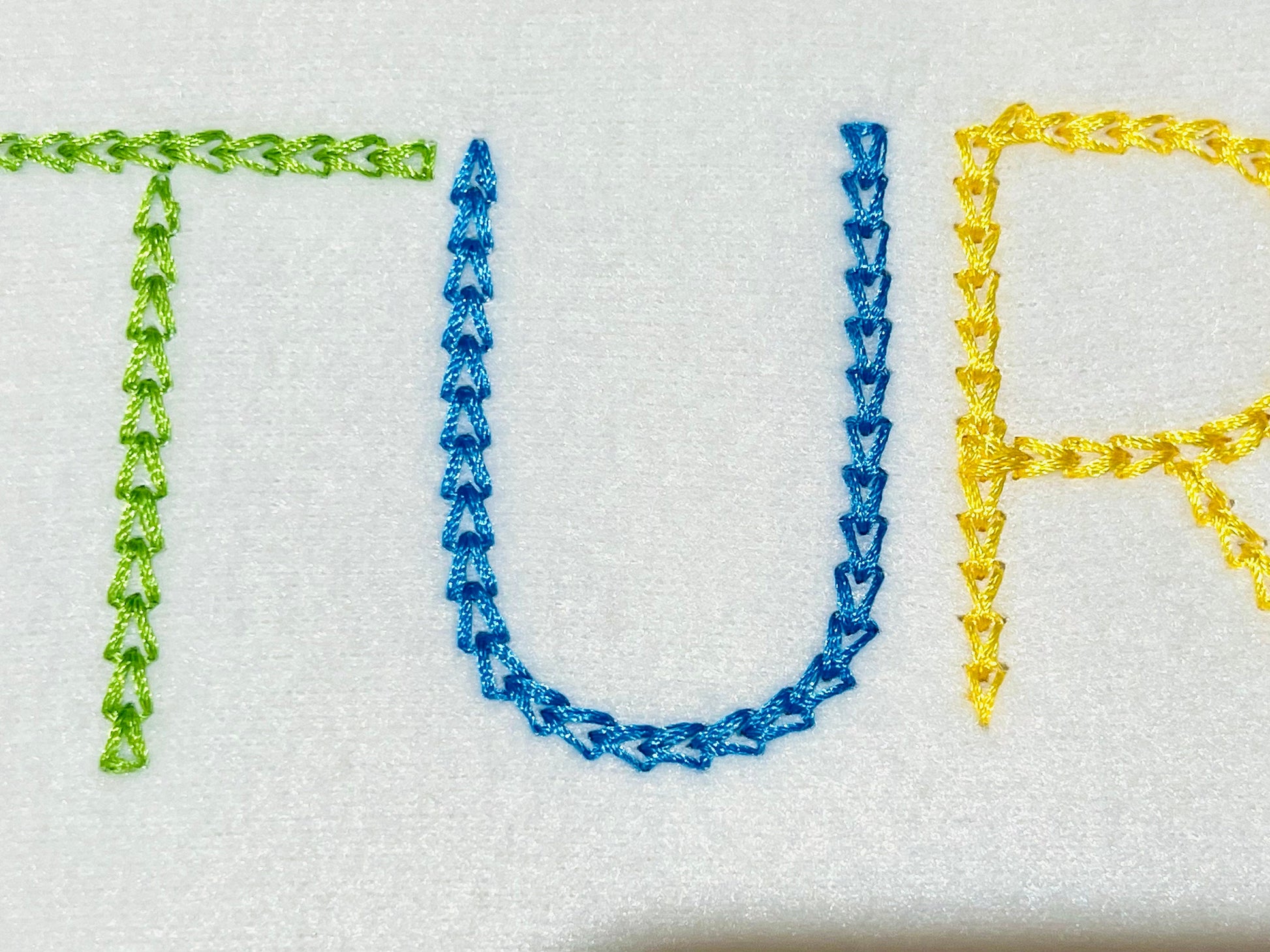 Light Stitch Chain Font – Alphabet machine embroidery design by Artapli