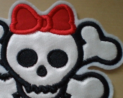 Simple Skull and Crossbones – Appliqué machine embroidery design by Artapli