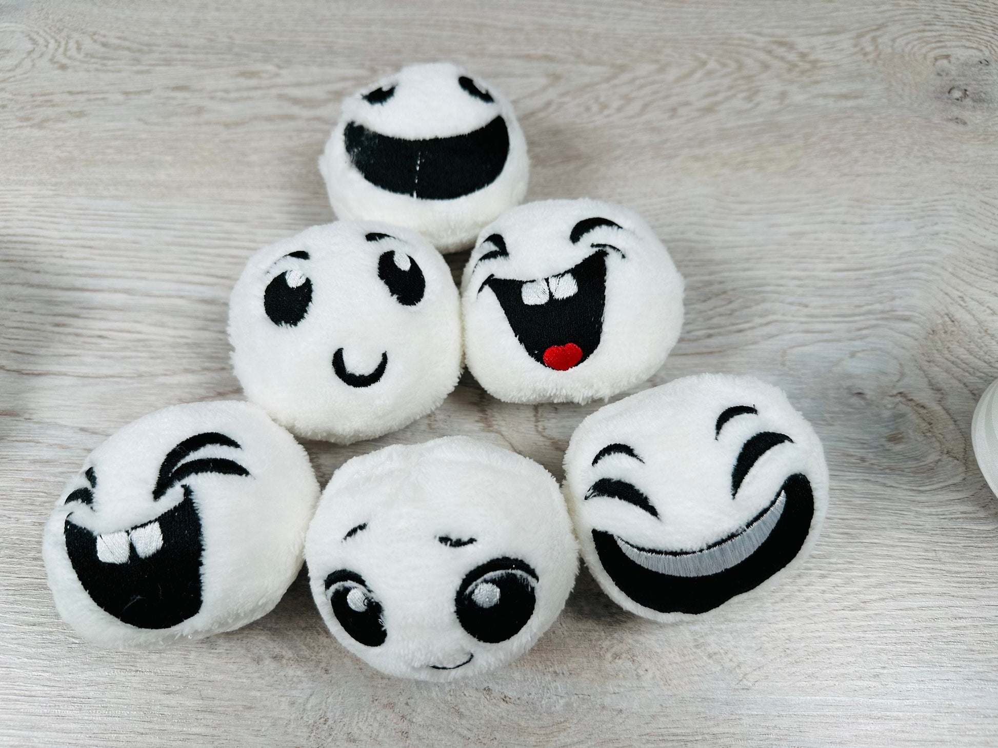 Snowball for playing snow fight 6 types ITH In The Hoop Machine Embroidery designs in one step super simply ITH Christmas kids plushie ball