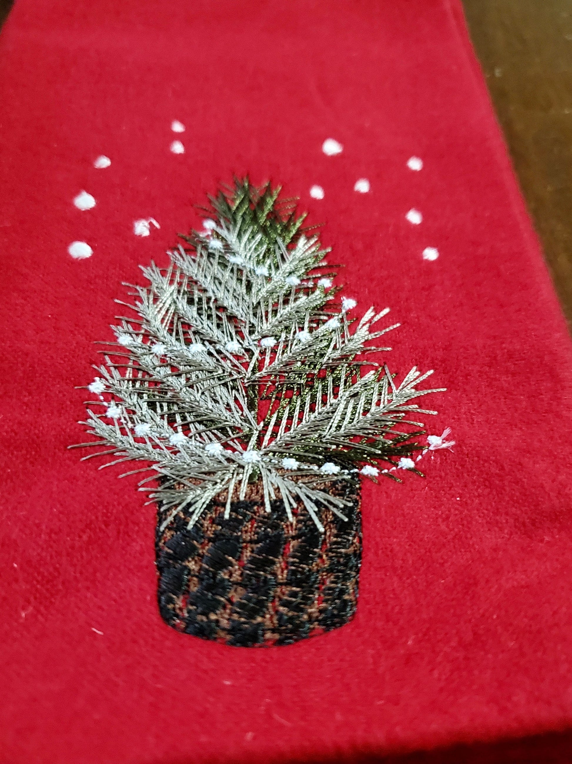 Rustic old fashioned Christmas tree in basket with Christmas lights and snow light stitch machine embroidery designs sizes 4, 5, 6, 7 inches