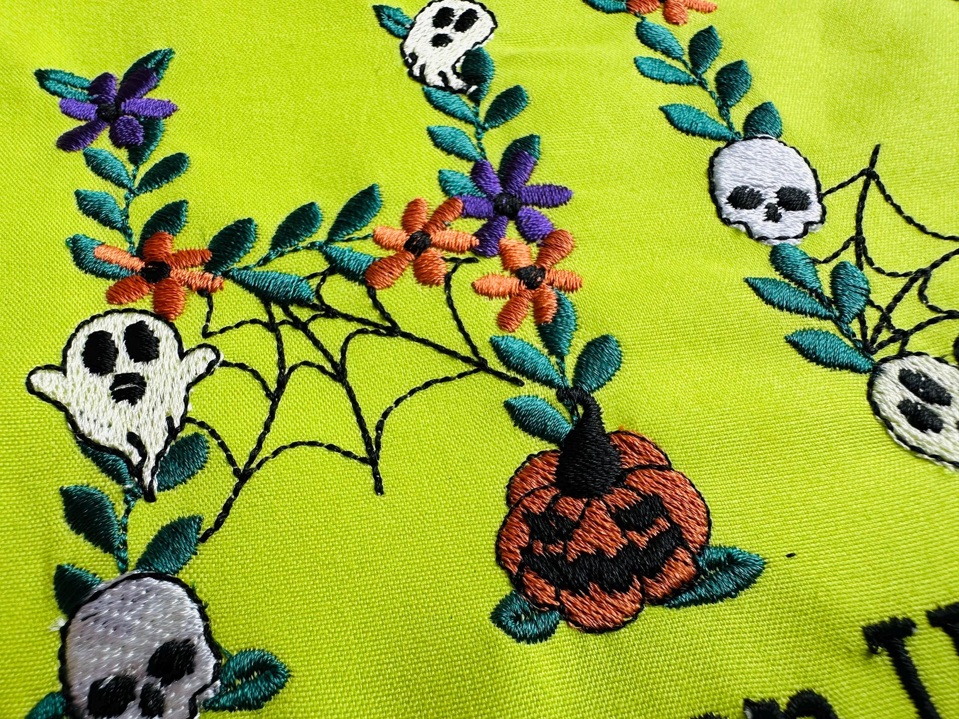 Spooky Skull Font Halloween Floral alphabet spider web ghost jack-o-lantern scary monogram machine embroidery design