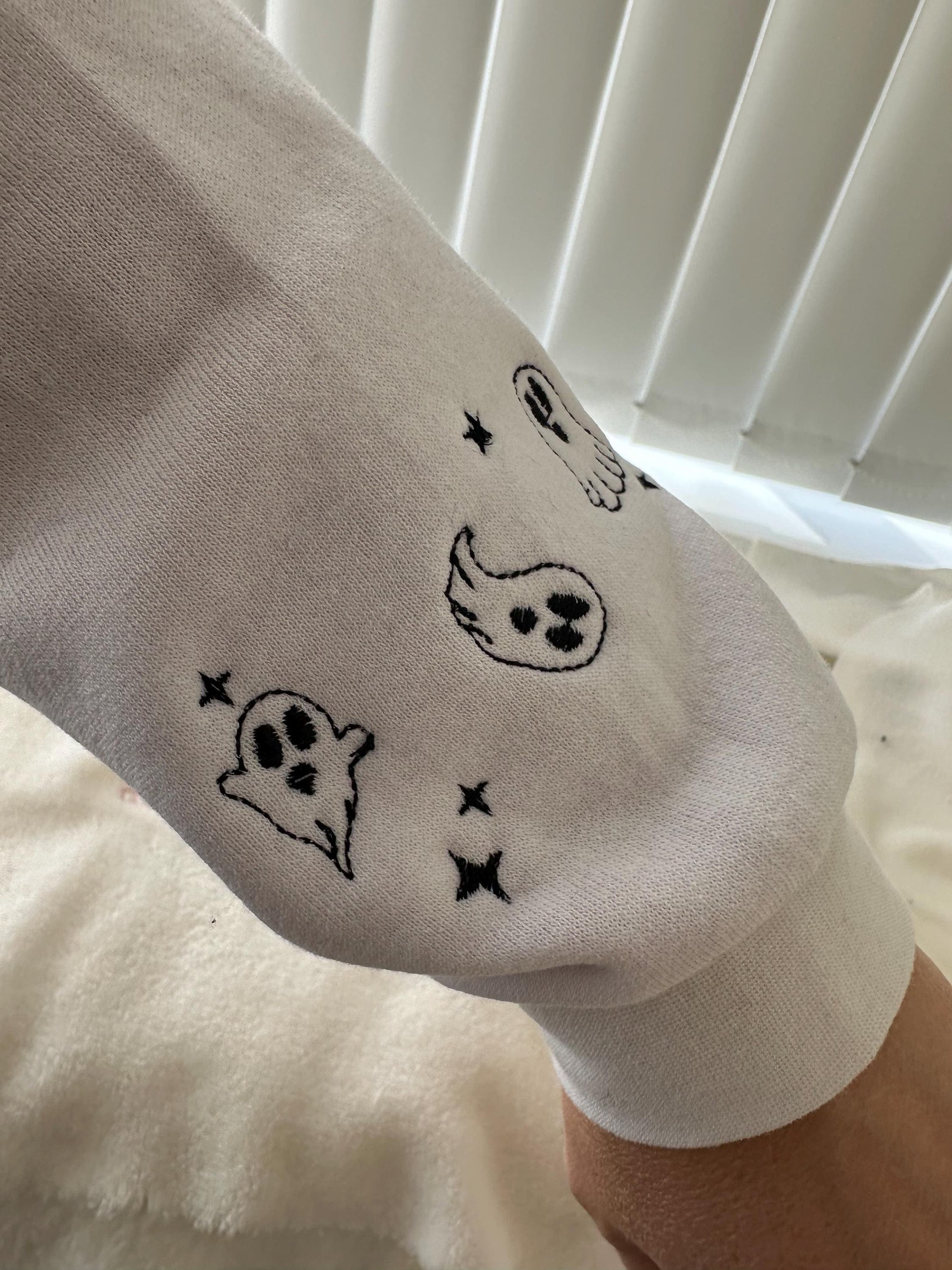 Magic Ghost Trio – Ghost embroidery design by Artapli
