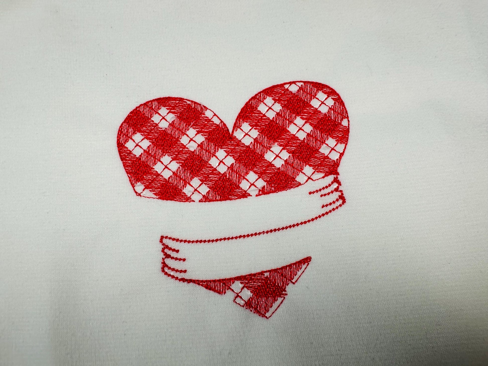 Gingham Plaid Hugging Heart Valentine Hug Heart buffalo checkered machine embroidery designs multiple sizes 3 to 6 inch lovely sweet design