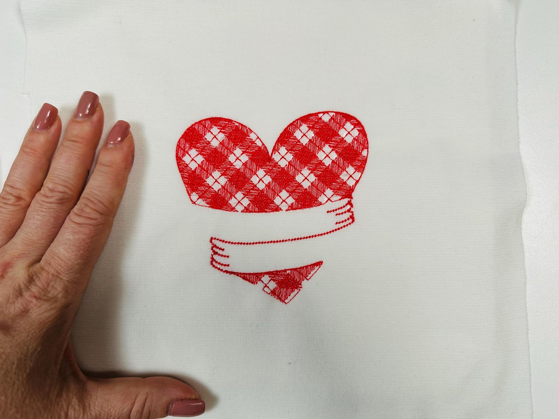Gingham Plaid Hugging Heart Valentine Hug Heart buffalo checkered machine embroidery designs multiple sizes 3 to 6 inch lovely sweet design
