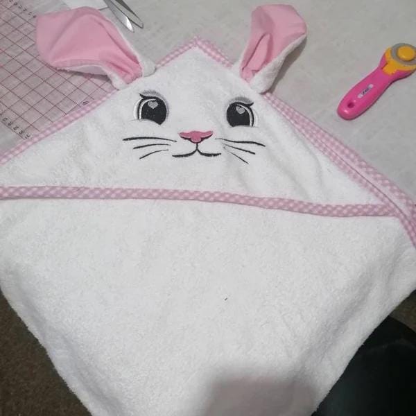 Pretty Bunny face soft toy doll face machine embroidery designs Bunny head in assorted sizes 3.5 up to 7 inch kids baby outfit decoration