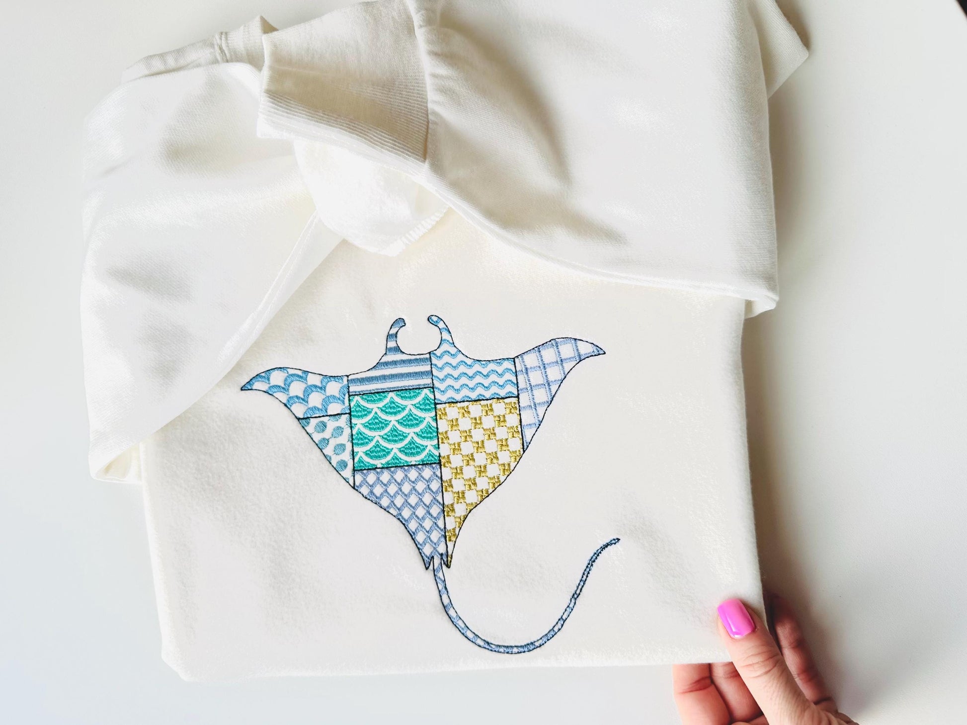 Patchwork Ray patterned sea life ocean animal Skate fish outline machine embroidery designs sizes 4 up to 8 inches boys beach t-shirt design