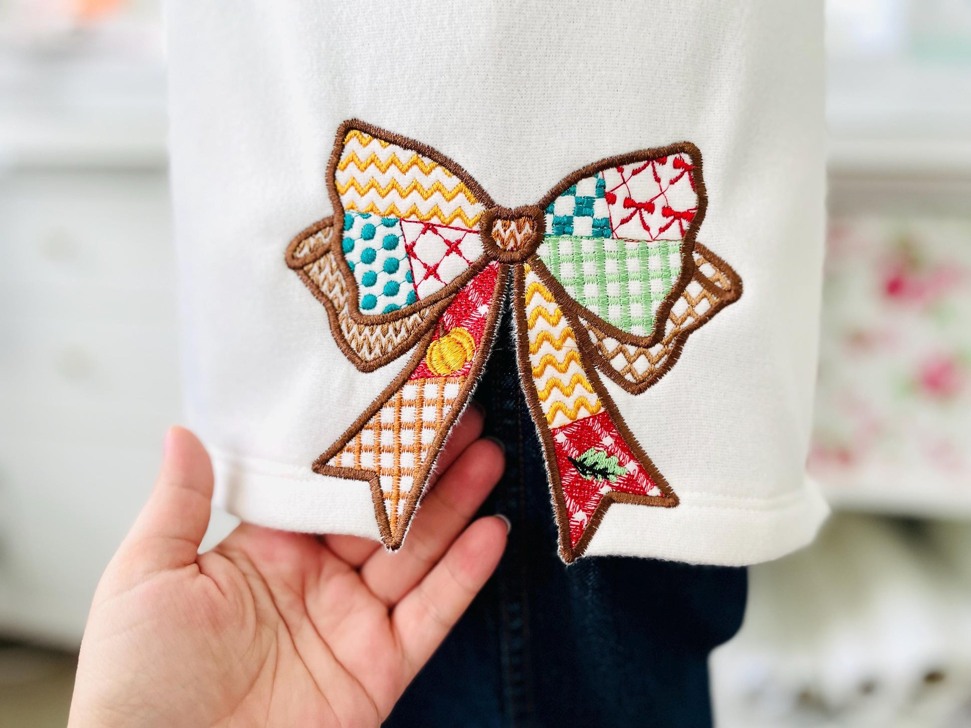 Patchwork Bow side split seam Bow patterned Applique machine embroidery designs Sweatshirt Tshirt trendy design many sizes 4 up to 8 inches