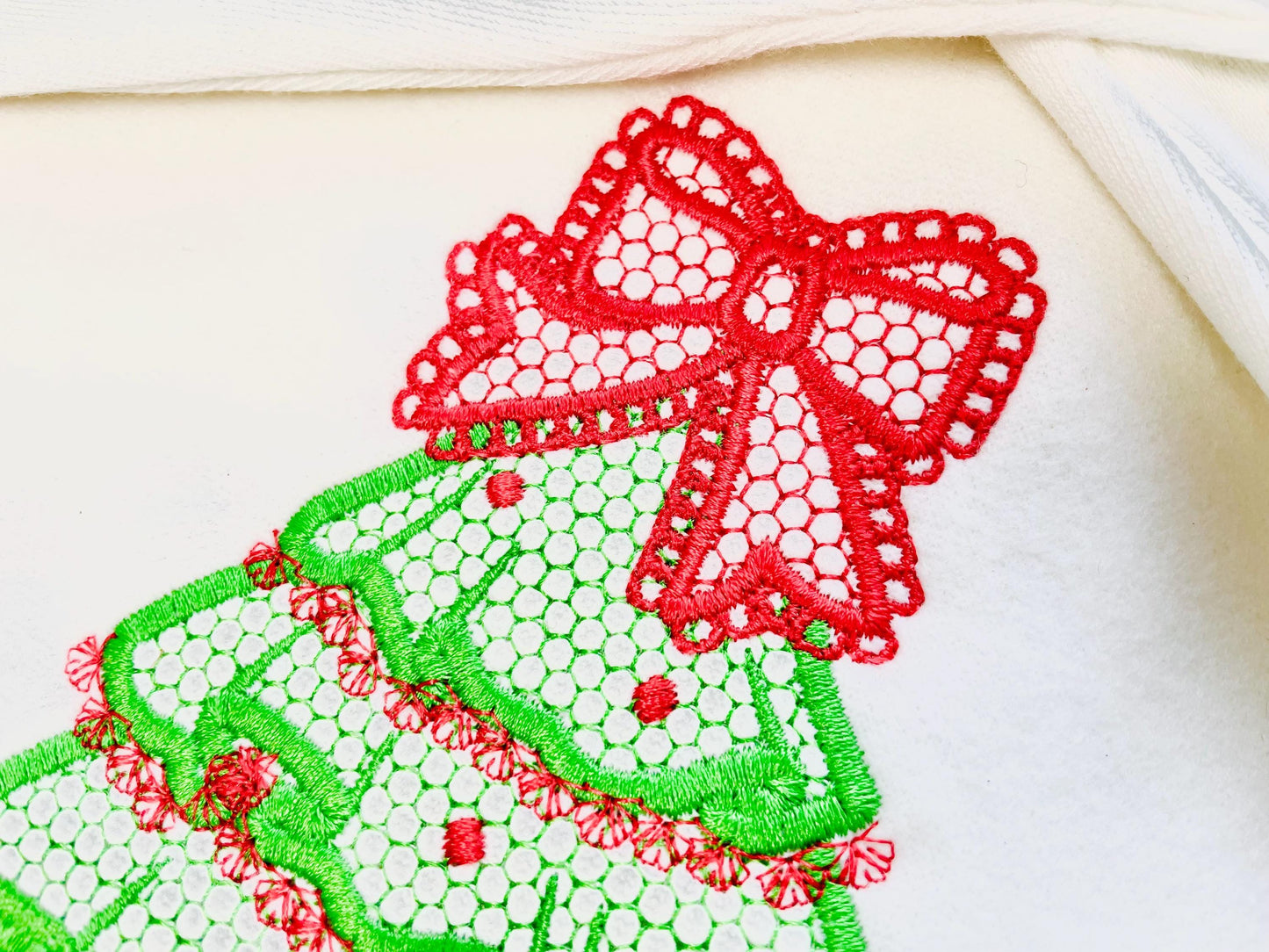 Festive Christmas Tree with Bow awesome Lace Effect and Ruffle machine embroidery designs for hoop 5x7 6x10 8x8 sweet home decoration