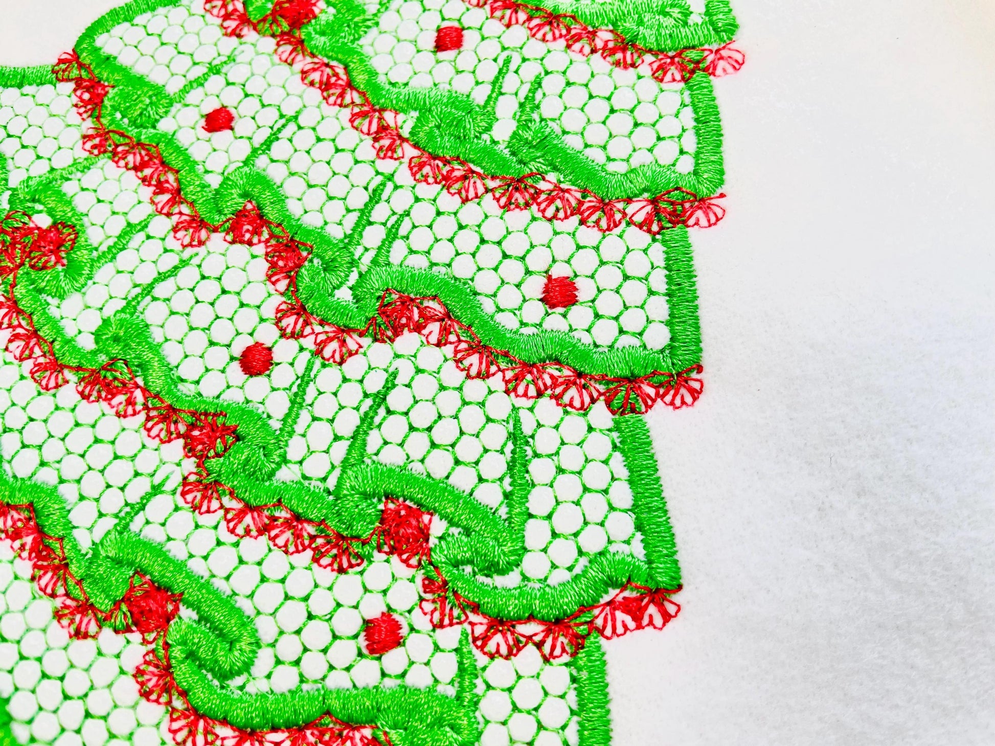 Festive Christmas Tree with Bow awesome Lace Effect and Ruffle machine embroidery designs for hoop 5x7 6x10 8x8 sweet home decoration