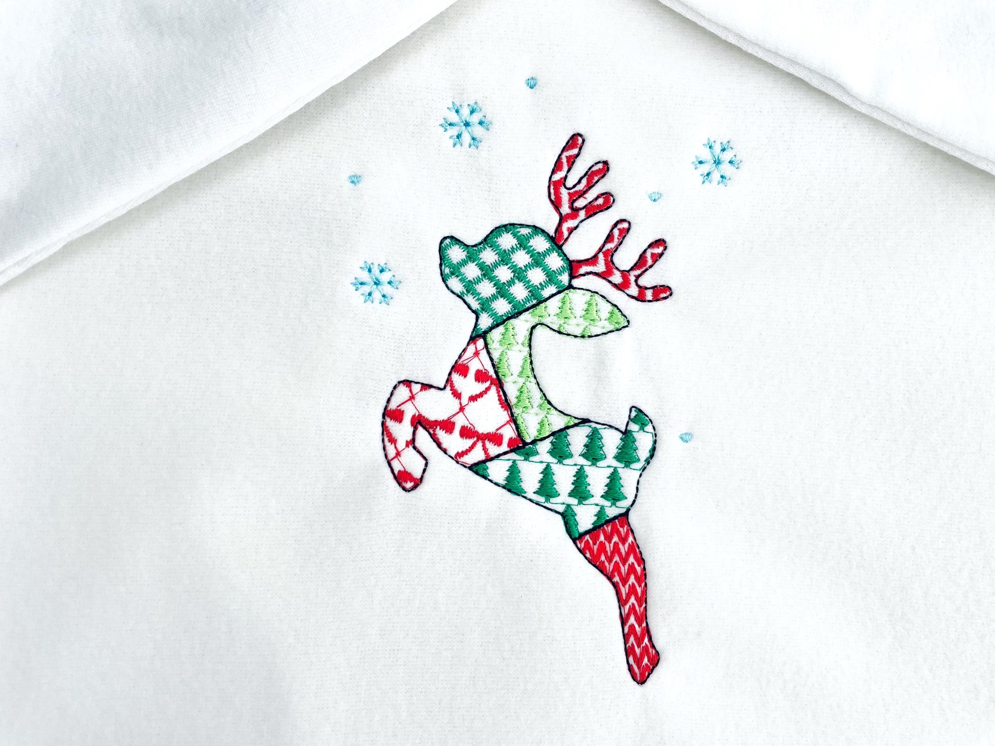 Patchwork Deer Tinsel Christmas theme cute Reindeer patterned silhouette outline kids baby machine embroidery designs sizes 4 up to 8 inches