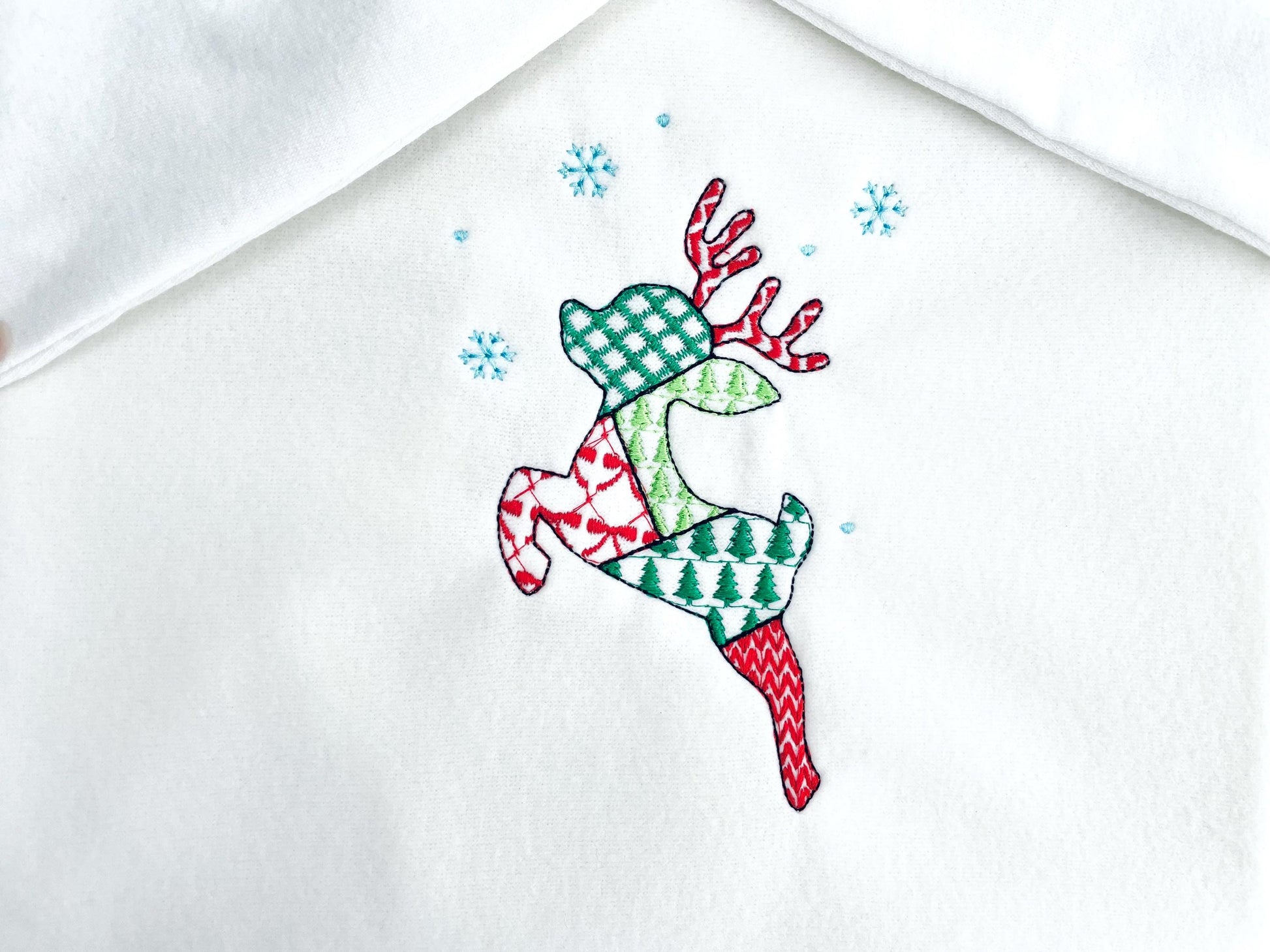 Patchwork Deer Tinsel Christmas theme cute Reindeer patterned silhouette outline kids baby machine embroidery designs sizes 4 up to 8 inches