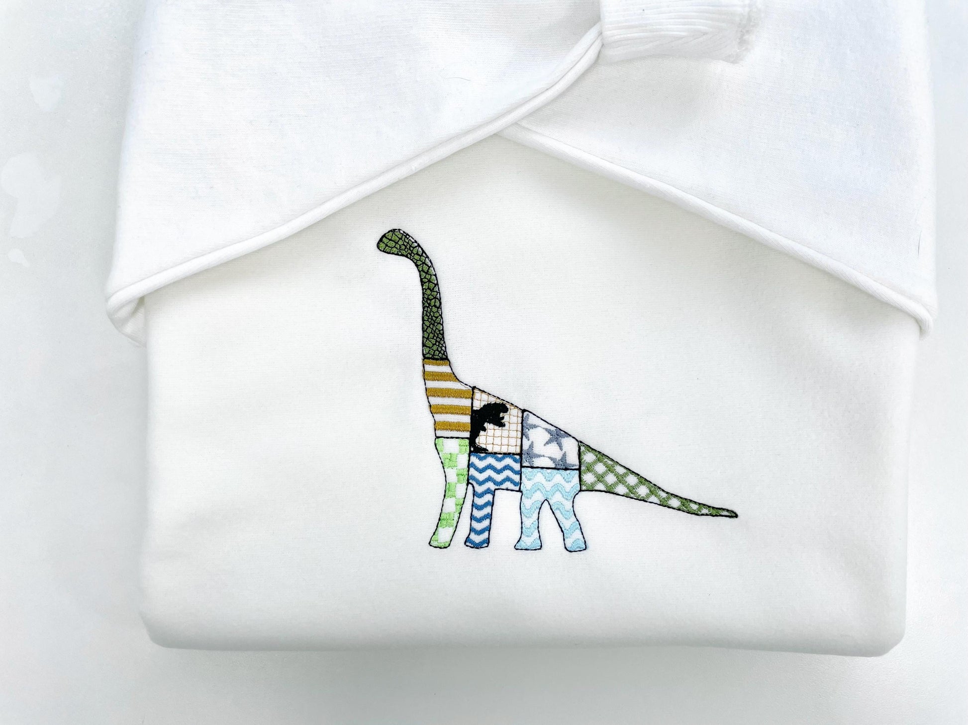 Patchwork Brachiosaurus dinosaur Jurassic animal silhouette patterned outline kids boys machine embroidery designs sizes 5 up to 8 inches