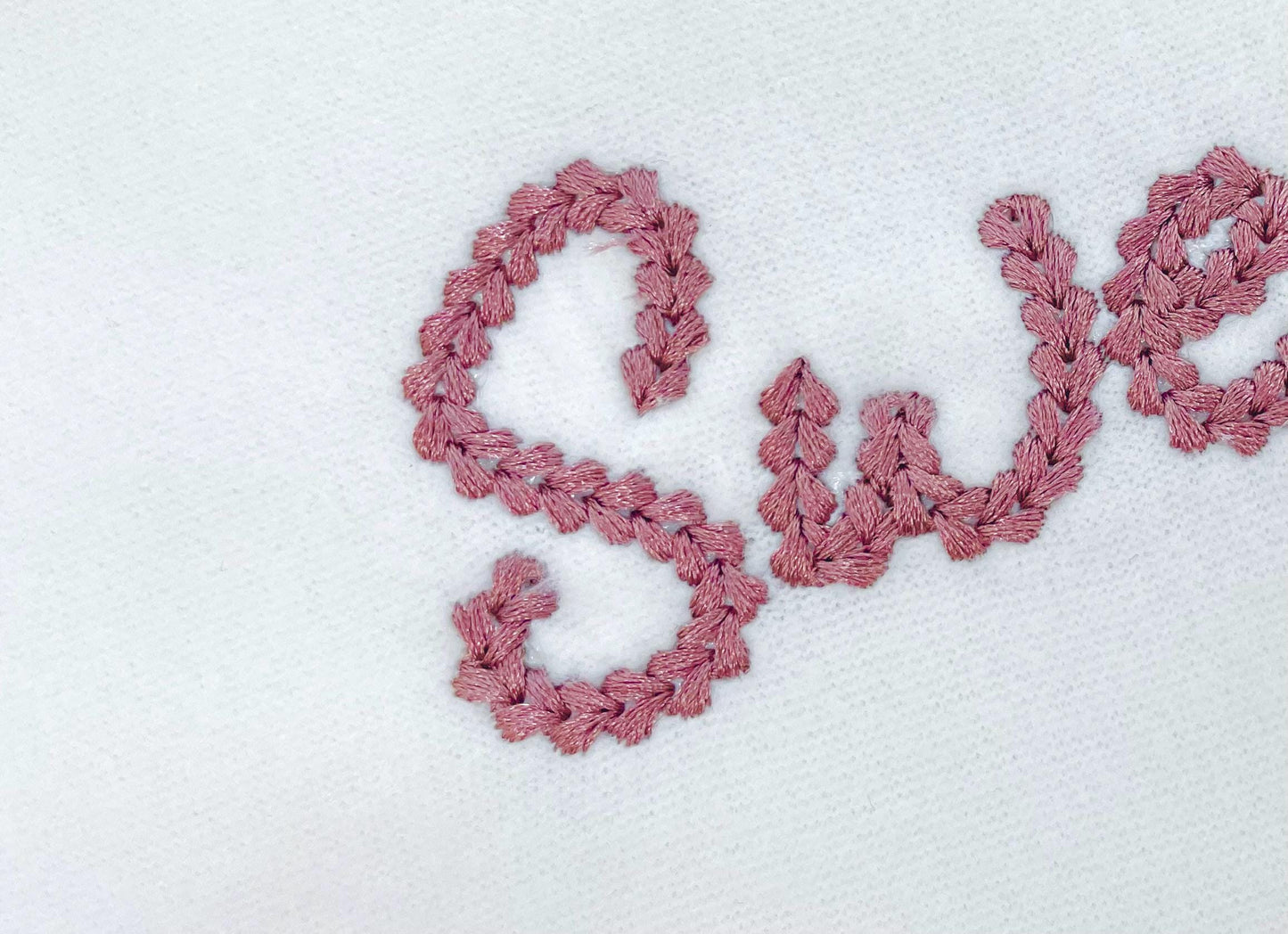 Extra Bold Chain Font Whirly