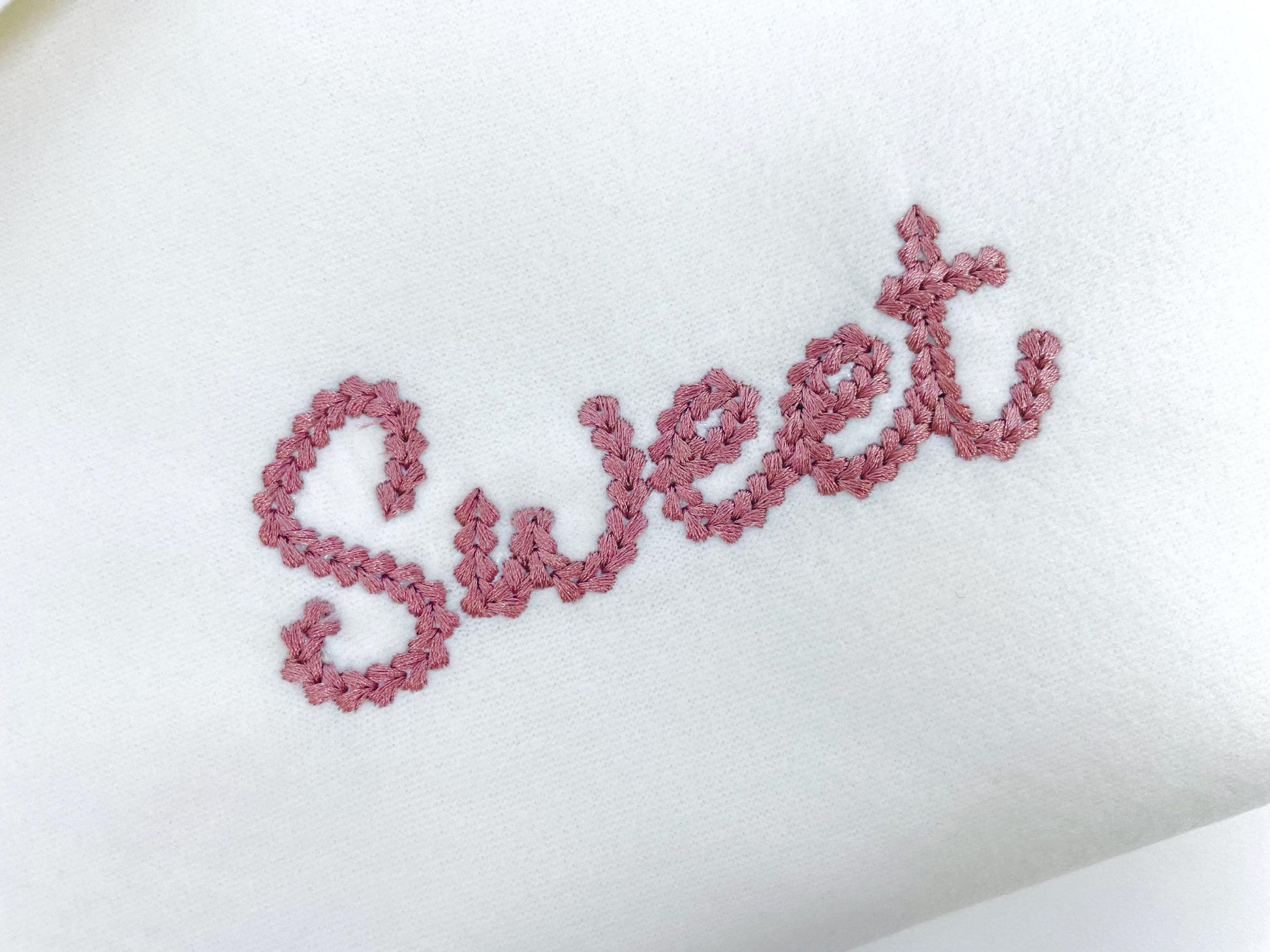 Extra Bold Chain Font Whirly