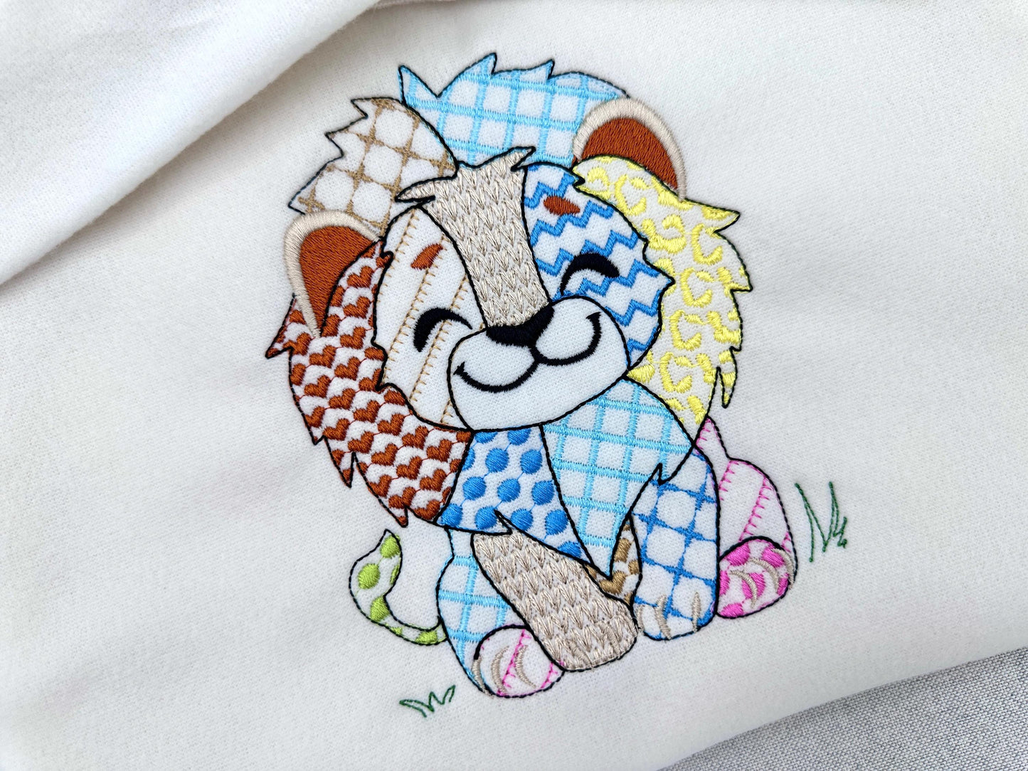 Cute little Patchwork Lion awesome patterned outline animal machine embroidery designs light stitch baby girls boys
