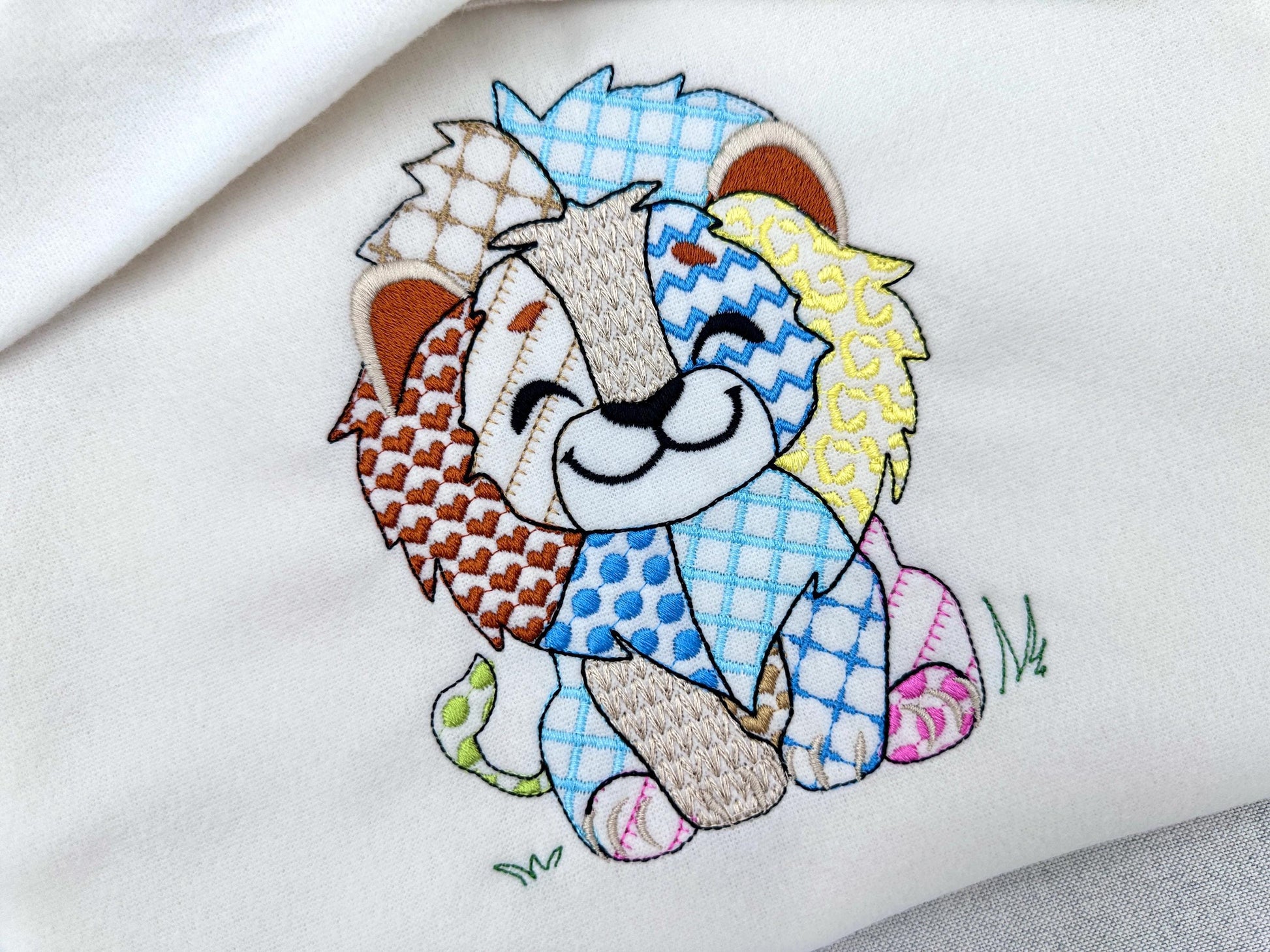 Cute little Patchwork Lion awesome patterned outline animal machine embroidery designs light stitch baby girls boys