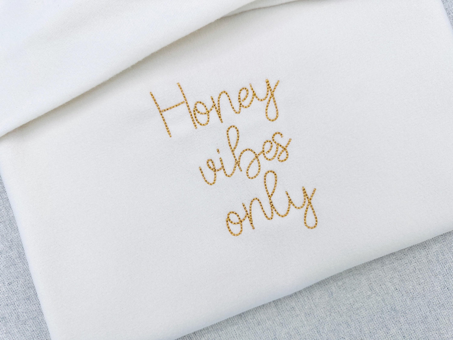 Handwritten script Font Honey Bean – Font machine embroidery pattern by Artapli