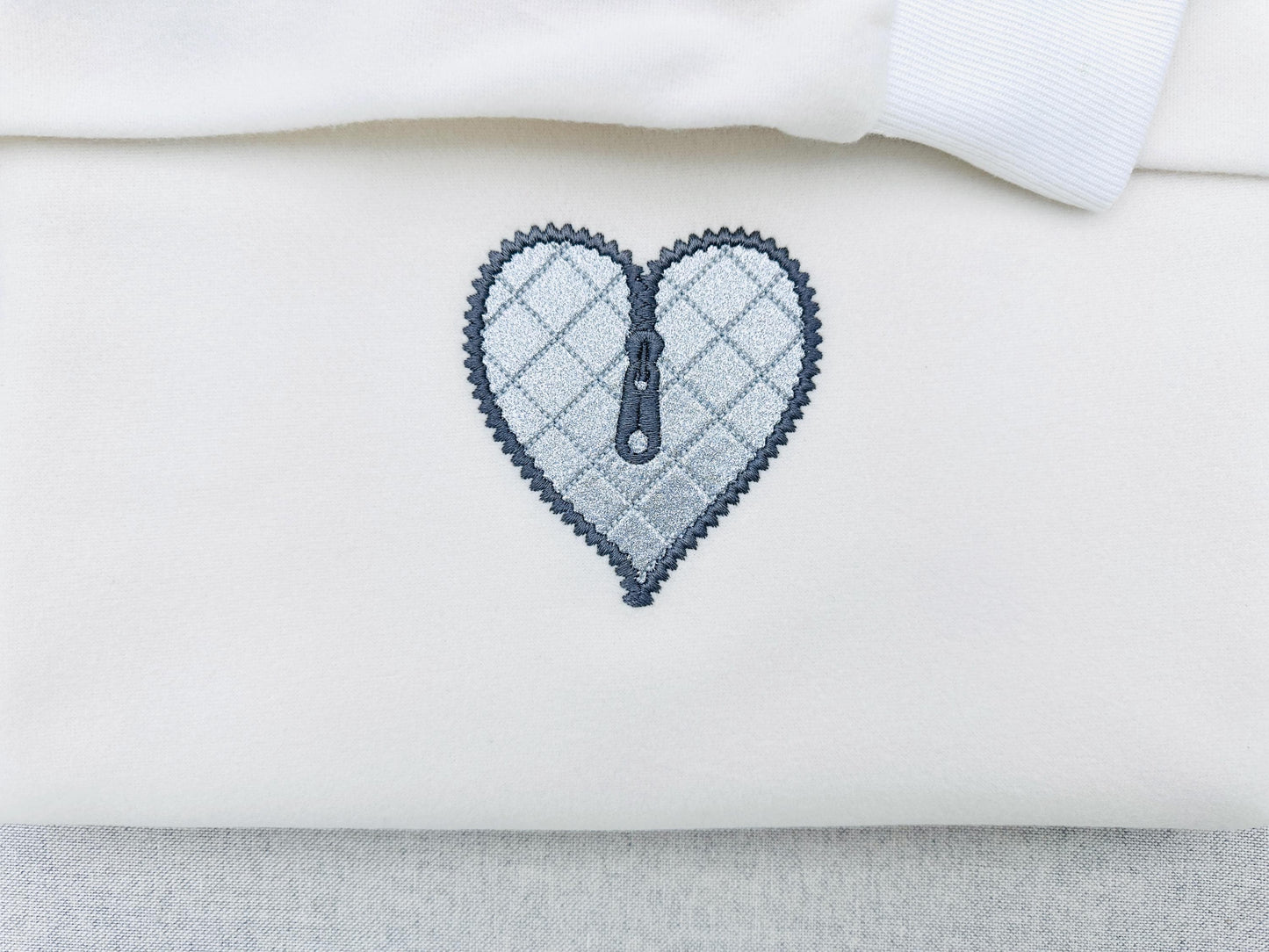 HTV glitter vinyl Zipper Heart Applique machine embroidery designs kids girls Valentines Day Heart shape design