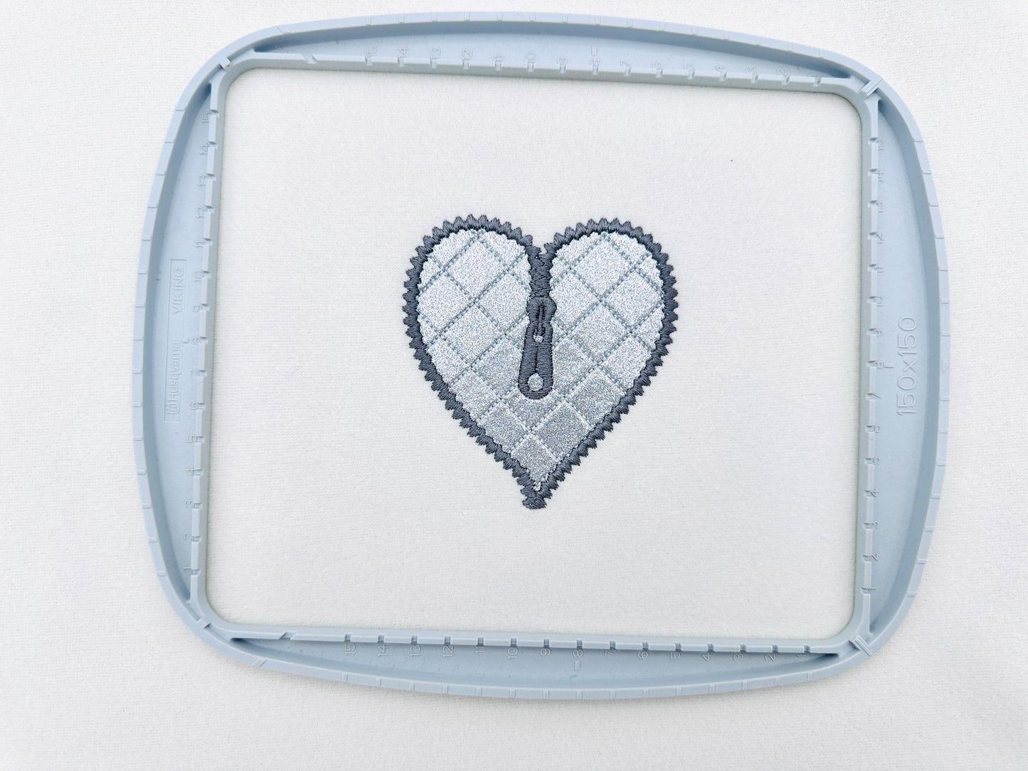 HTV glitter vinyl Zipper Heart Applique machine embroidery designs kids girls Valentines Day Heart shape design