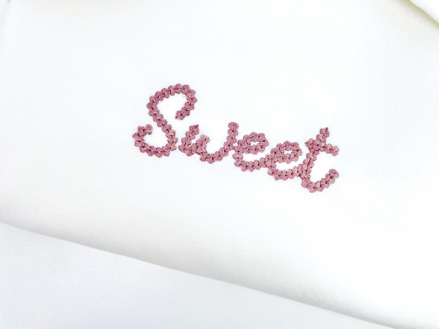 Extra Bold Chain Font Whirly