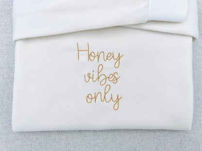 Handwritten script Font Honey Bean – Alphabet machine embroidery design by Artapli