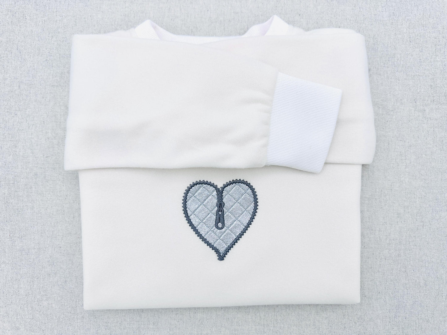 HTV glitter vinyl Zipper Heart Applique machine embroidery designs kids girls Valentines Day Heart shape design