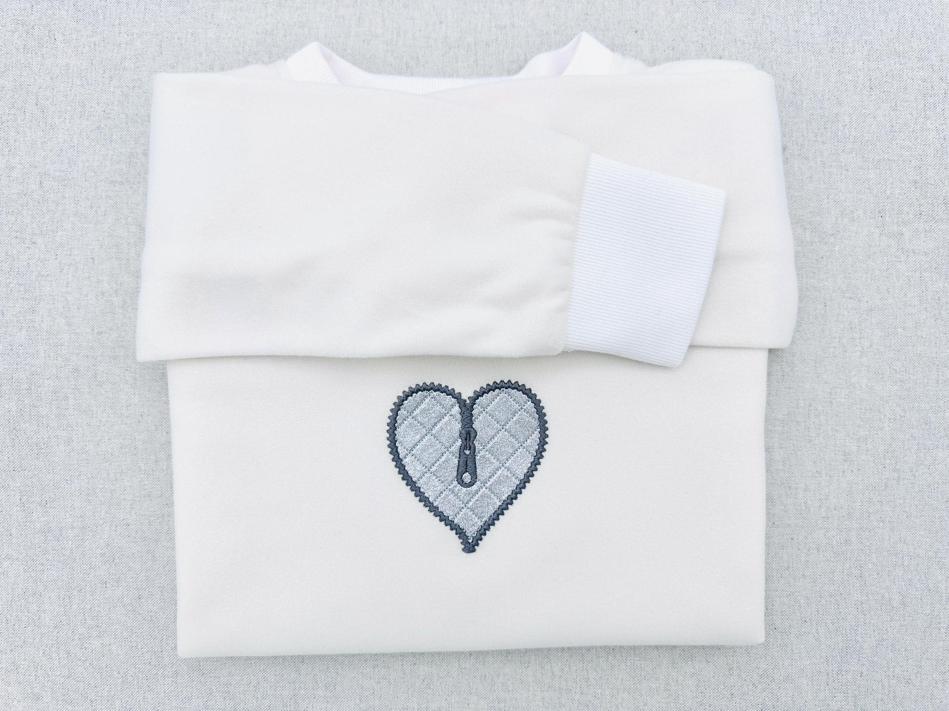 HTV glitter vinyl Zipper Heart Applique machine embroidery designs kids girls Valentines Day Heart shape design