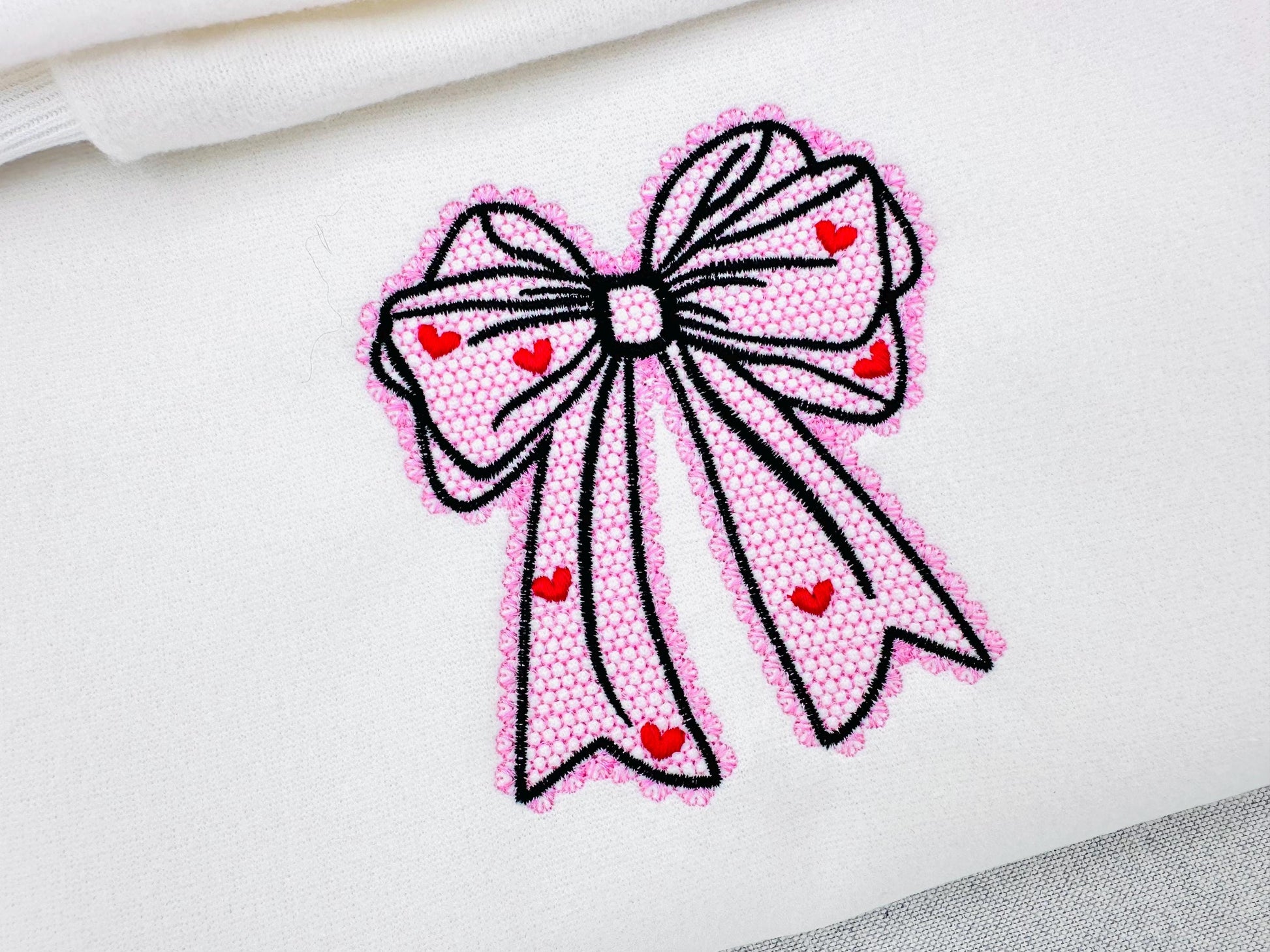 Lace Edge Heart Bow – Bow embroidery design by Artapli