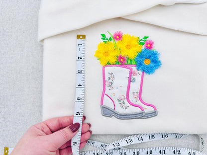 Floral Ranch Farmer Boots – Appliqué embroidery pattern by Artapli
