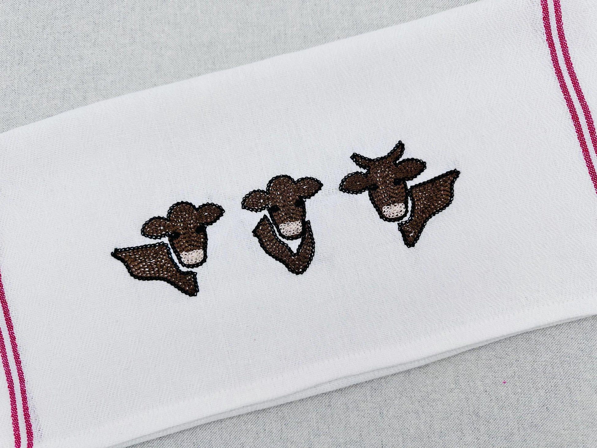 Farm Cow Set of 3 – Animal machine embroidery design by Artapli